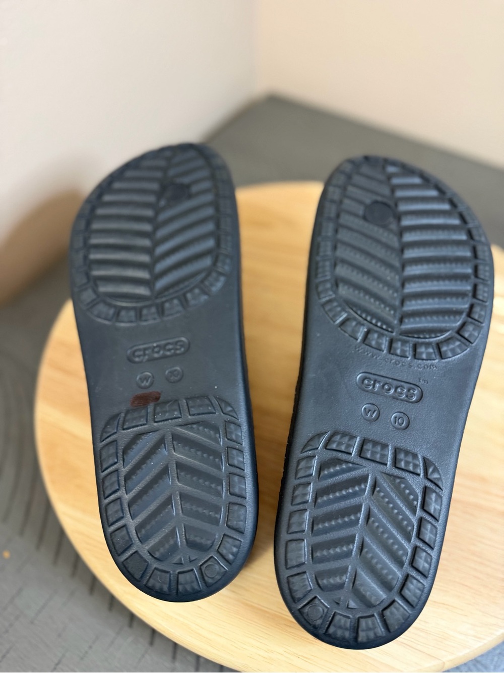 Crocs women’s Sloane Glitter Sandals - Picture 9 of 10